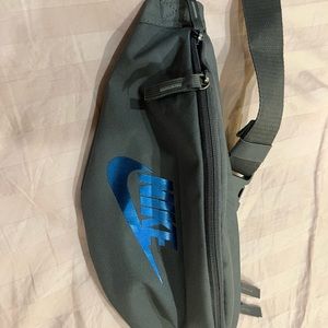Brand: Nike  
Nike Unisex Heritage Hip Pack